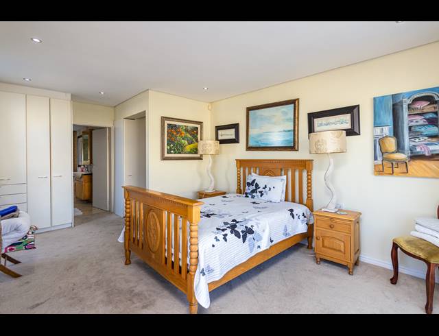 6 BEDROOM HOUSE FOR SALE IN BLOUBERGSTRAND